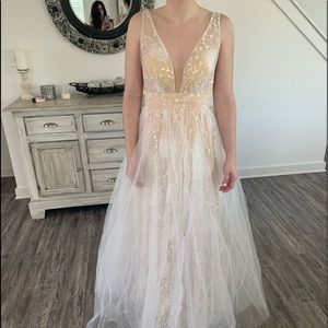 Wedding/prom dress